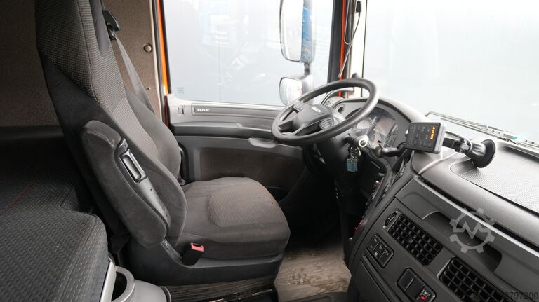 Volume-SZM DAF XF 440 mega tractor unit