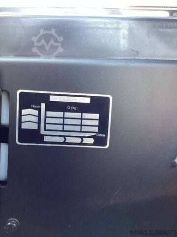 Elektrische vorkheftruck met 4 wielen EP EFL30 Pro + Fingertip + Waage