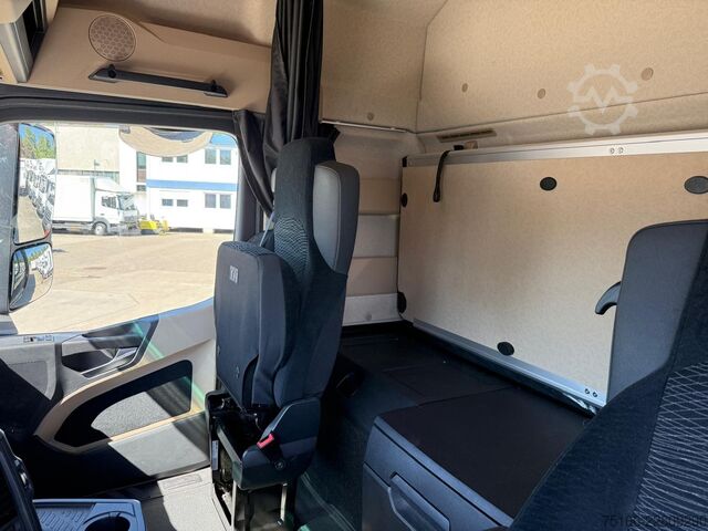 Vrachtwagen met bakwagen MERCEDES-BENZ ACTROS 1840 L Koffer 7,30 m LBW 1,5 T + 2.Liegen