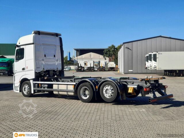Výměnná nástavba nákladní vůz MERCEDES-BENZ 2545 L ACTROS L BigSpace Öl-Retarder 2 x 630 L