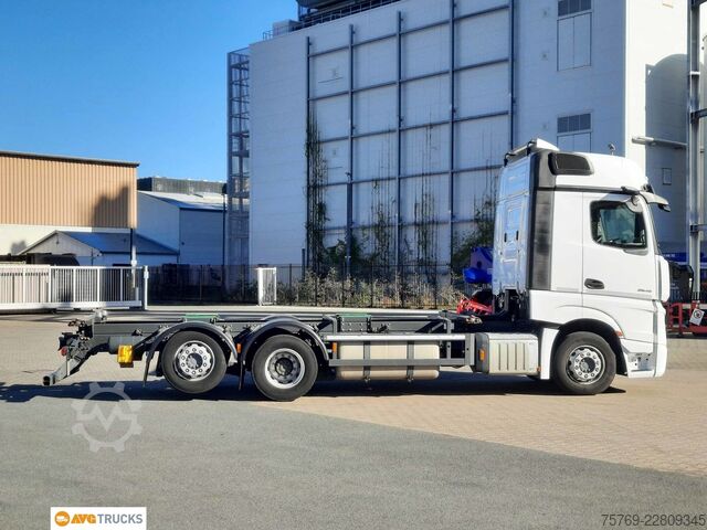 Výměnná nástavba nákladní vůz MERCEDES-BENZ 2545 L ACTROS L BigSpace Öl-Retarder 2 x 630 L
