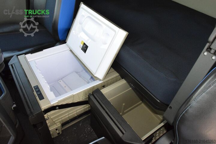 Standard tractor unit VOLVO FH 460 Globetrotter XL i-Save