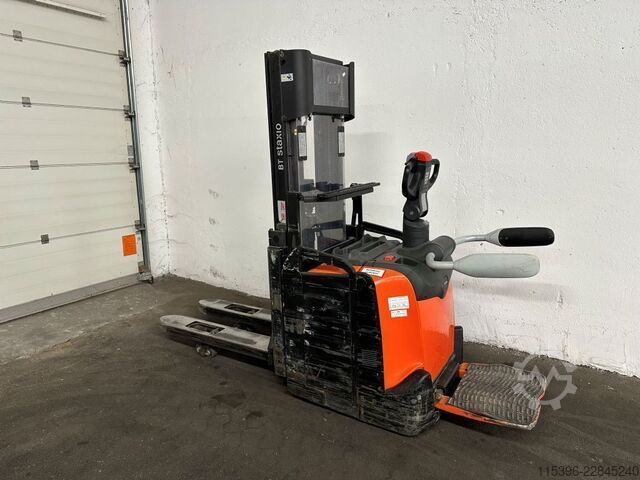 High Lift stacker Toyota SPE 120 L - TRIPLEX 3,7 m