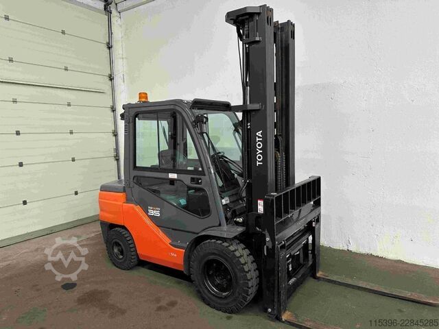 Diesel Forklift Toyota 52-8FDJF35 - TRIPLEX - NEUWERTIG !!!
