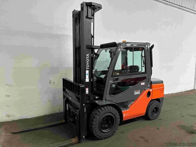 Diesel Forklift Toyota 52-8FDJF35 - TRIPLEX - NEUWERTIG !!!