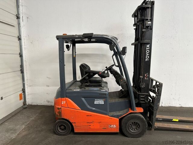 Electric 4-wheel forklift Toyota 8FBMKT25
