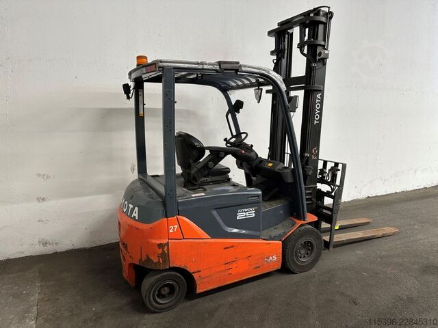 Electric 4-wheel forklift Toyota 8FBMKT25
