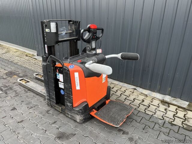 Stand-on gaffeltruck BT SPE200D