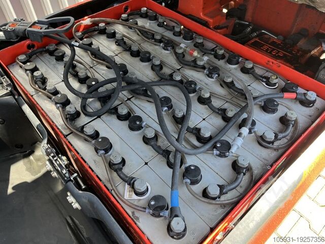 Stivuitor electric cu 4 roți Linde E16P-02