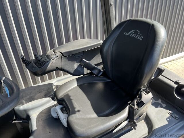 Stivuitor electric cu 4 roți Linde E16P-02