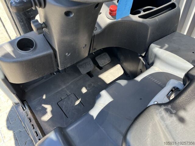 Stivuitor electric cu 4 roți Linde E16P-02