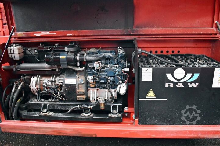 Podnośnik nożycowy Holland Lift Combistar M-250HYL25 4WD/P/N