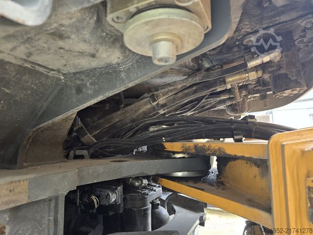 Ładowarka kołowa L556 - 13 187 motogodzin Liebherr L556-454 2plus2