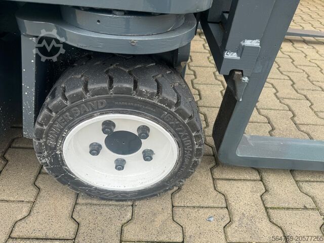 Четворосмерни виљушкар Combilift CB3000// Diesel// Perfect / Only 5185 h