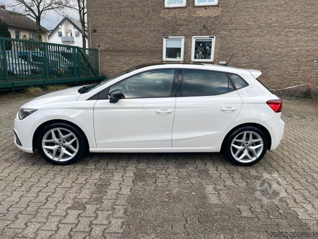 Furgão SEAT Ibiza 85kw FR*DSG*LED*Alcant.*PANO*Navi*Kamera