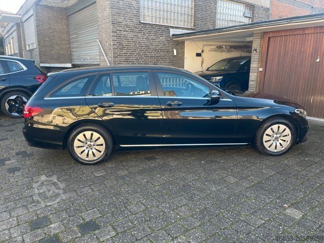 Miniautocarro MERCEDES-BENZ C 200d 110kw Kombi*Automatik*LED*Navi*Kamera