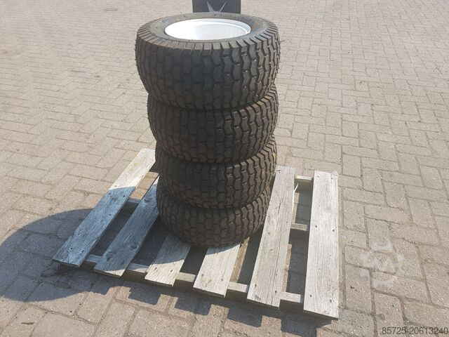 Hjul med däck Nieuwe banden van Carlisle