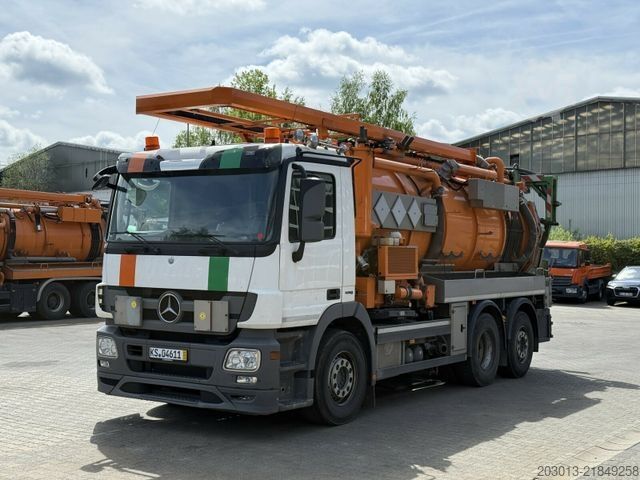 Vakuumtankbil MERCEDES-BENZ 2643 6x2 Kanalreiniger Kombi MÜLLER