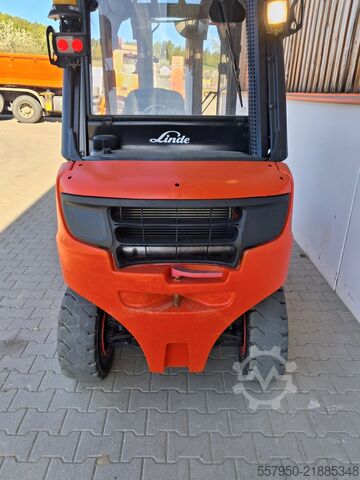 Gaffeltruck Linde H 25 Diesel Triplex Zinkenverstellgerät
