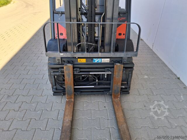 Gaffeltruck Linde H 25 Diesel Triplex Zinkenverstellgerät