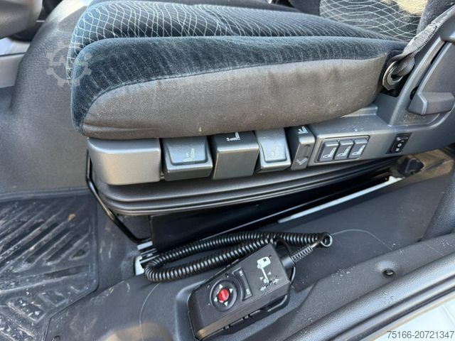 Camión caja MERCEDES-BENZ ATEGO 1224 L Koffer 7,85 m LBW 2 to.*2 X AHK