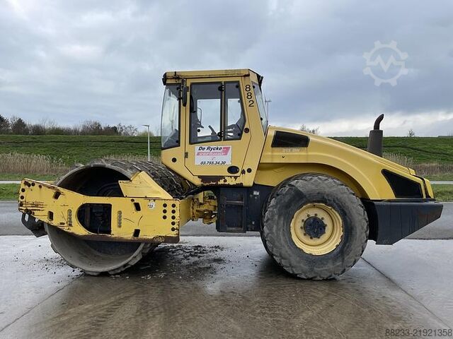Pojedynczy walec bębnowy Bomag BW213DH-4