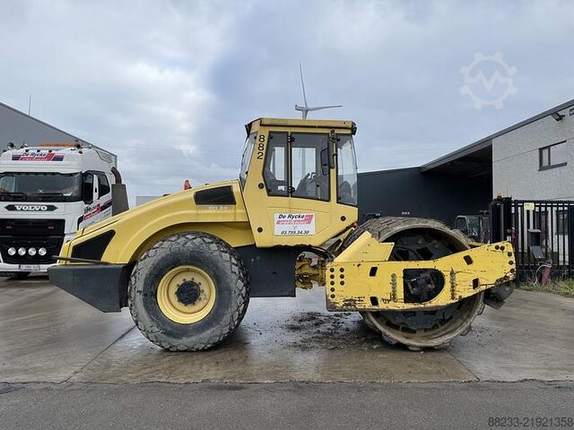 Pojedynczy walec bębnowy Bomag BW213DH-4