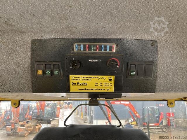 Pojedynczy walec bębnowy Bomag BW213DH-4