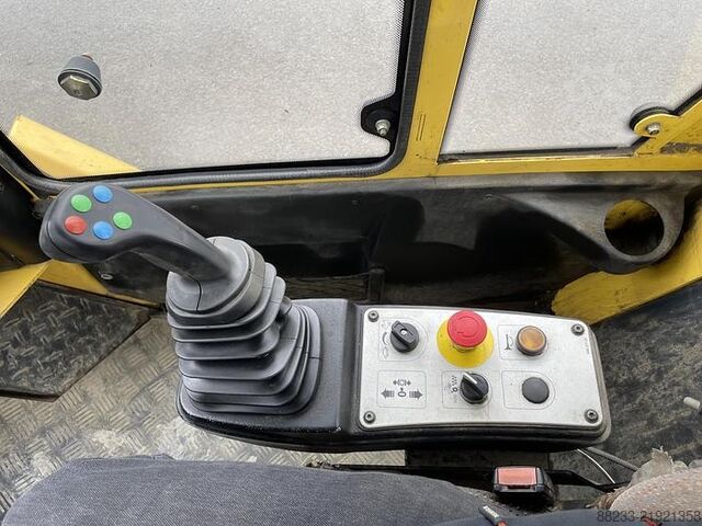 Pojedynczy walec bębnowy Bomag BW213DH-4