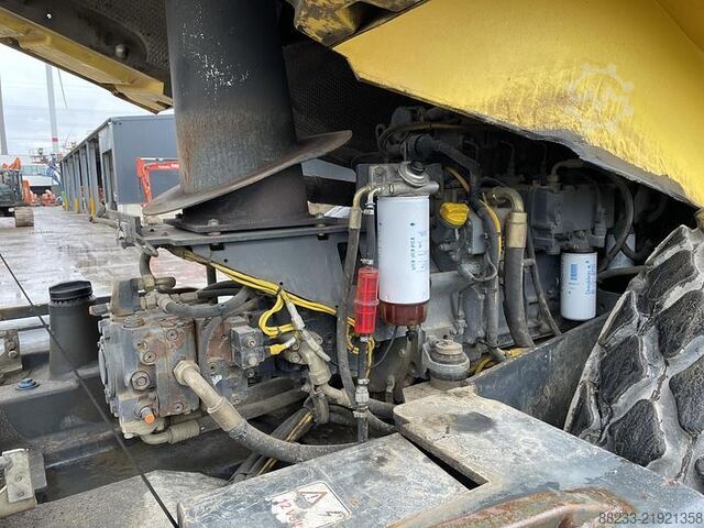Pojedynczy walec bębnowy Bomag BW213DH-4