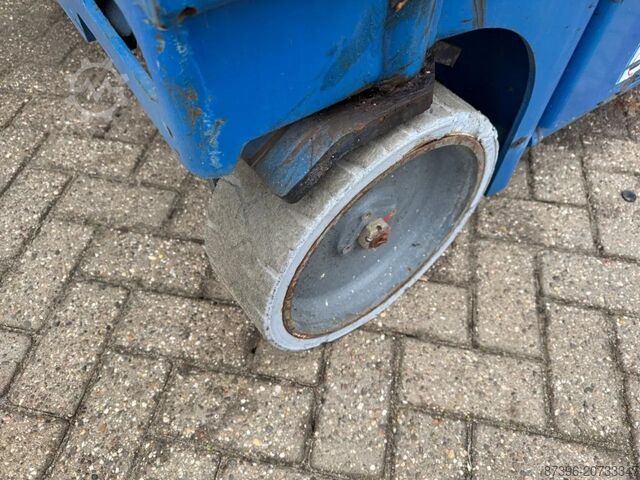 Scissor lift Haulotte Compact 14 Hoogwerker Schaarhoogwerker