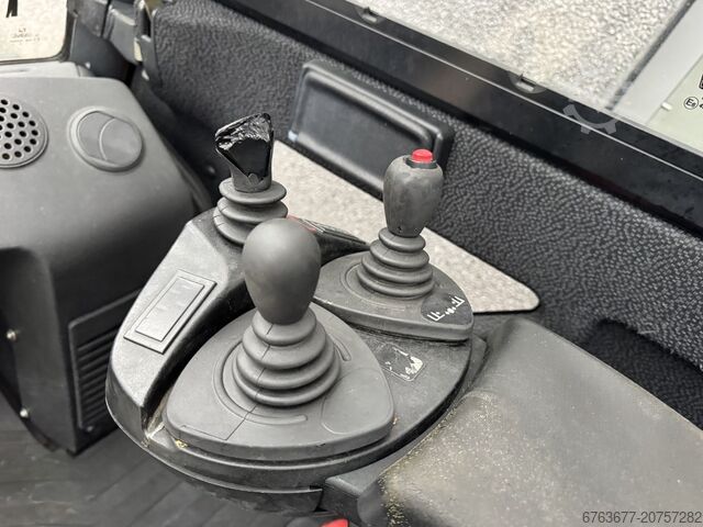 Linde H30T-01 Duplo 365 Sideshift / Vorkversteller LPG 2012 LINDE H30T-01 Duplo 365 Sideshift / Vorkversteller LPG 2012