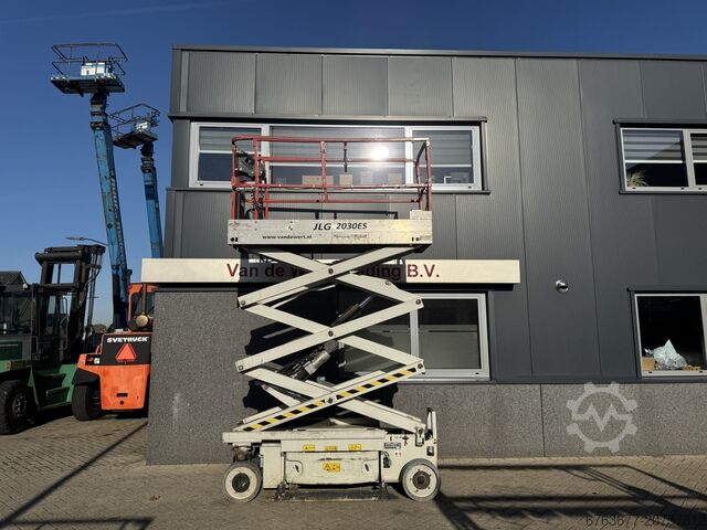 JLG 2030ES Scherenarbeitsbühne / Scherenbühne, 8 Meter Arbeitshöhe, Baujahr 2014, elektrisch JLG 2030ES Schaarhoogwerker / Scissor lift 8Meter Werkhoogte 2014 Elektrisch