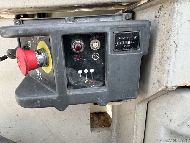 JLG 2030ES Scherenarbeitsbühne / Scherenbühne, 8 Meter Arbeitshöhe, Baujahr 2014, elektrisch JLG 2030ES Schaarhoogwerker / Scissor lift 8Meter Werkhoogte 2014 Elektrisch