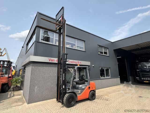 Forklift Toyota 02-8FDF30 Duplo 450, side shift / fork positioner, diesel, 2012 TOYOTA 02-8 FDF 30