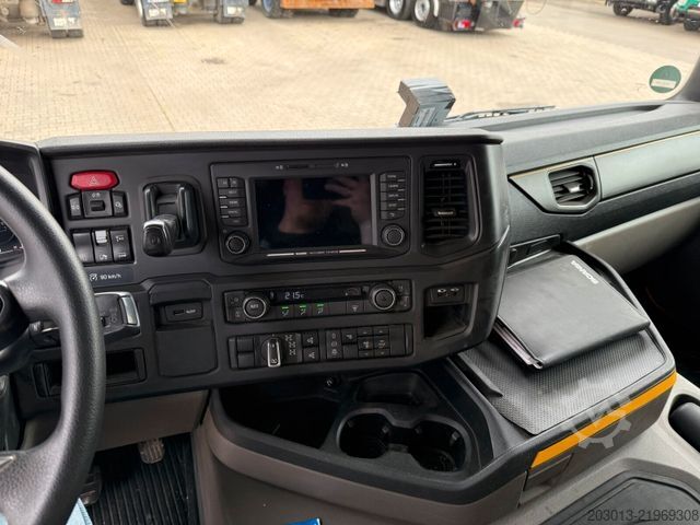 Standaard trekker SCANIA 450 XT 4x4 Euro 6 SZM Kipphydraulik Blatt / Luft