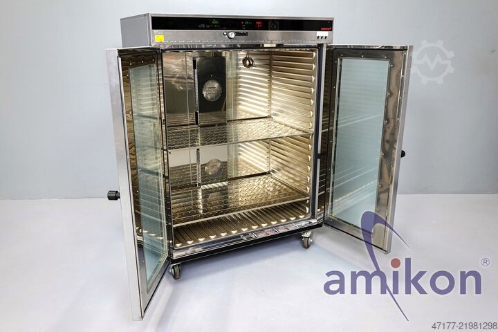 10 °C až +300 °C, objem 749 litrů Memmert Universal - Wärmeschrank UFP 800