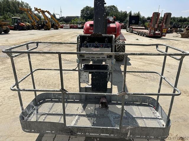 Knikarmhoogwerker Manitou 200ATJ