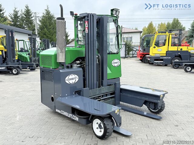 Dört yollu forklift Combilift C3000 DIESEL TRIPLEX 4900 POSITIONER