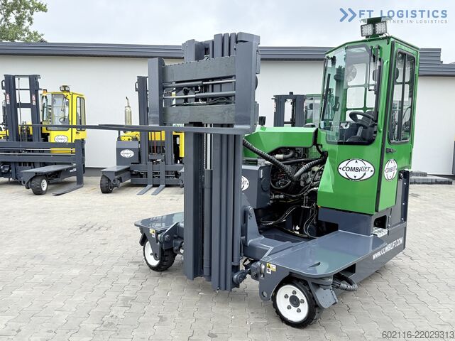 Dört yollu forklift Combilift C3000 DIESEL TRIPLEX 4900 POSITIONER