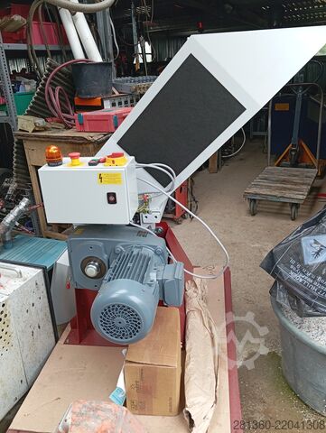 Műanyagdaráló Müller Maschinen SM 410 2025