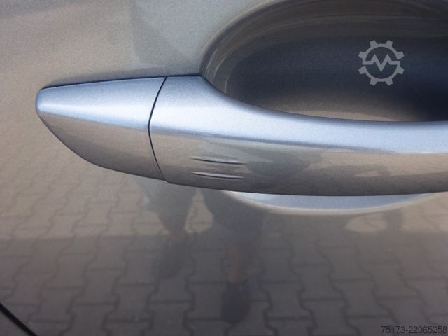 Skåpbil OPEL Vivaro Kasten 177PS Autm. XL Navi Winter