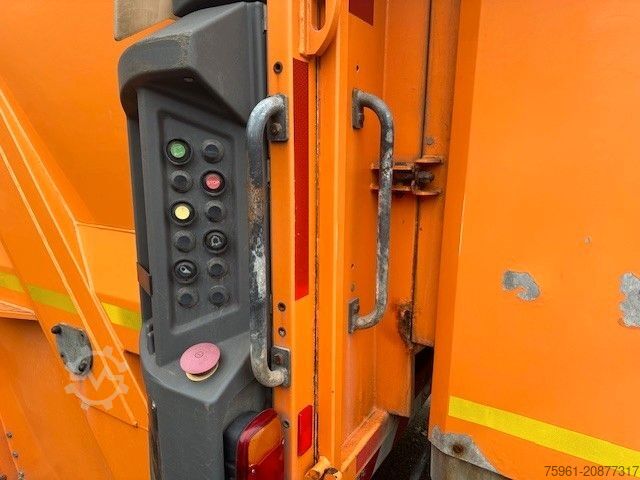 Szemetesautó MAN TGS 28.320 6x2-4 BL FAUN VarioPress/ Zöller /24