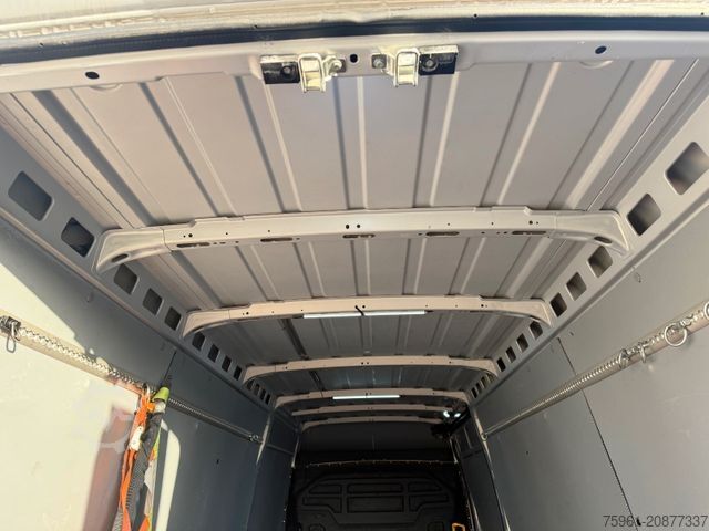 Furgon skrzyniowy IVECO Daily 35S21 (35-210) Kastenwagen