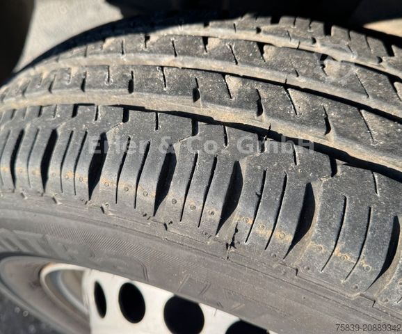 Vrachtwagen met bakwagen MERCEDES-BENZ Sprinter II 513, Koffer, LBW, 3 Sitze, 80