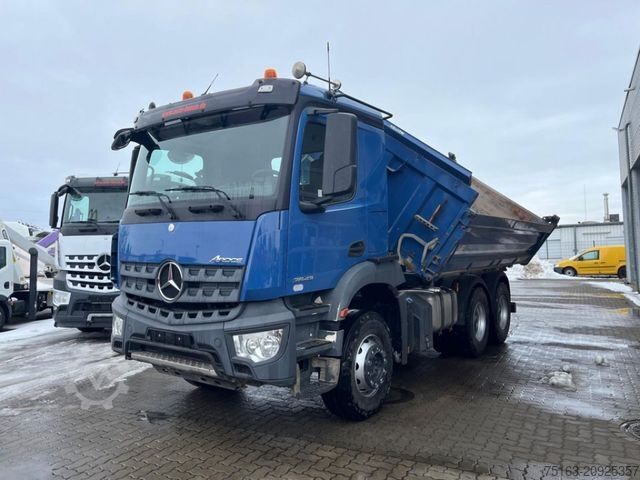 Τρίπλευρο ανατρεπόμενο φορτηγό MERCEDES-BENZ Arocs 2643 K 6x4 3-Achs Kipper Meiller