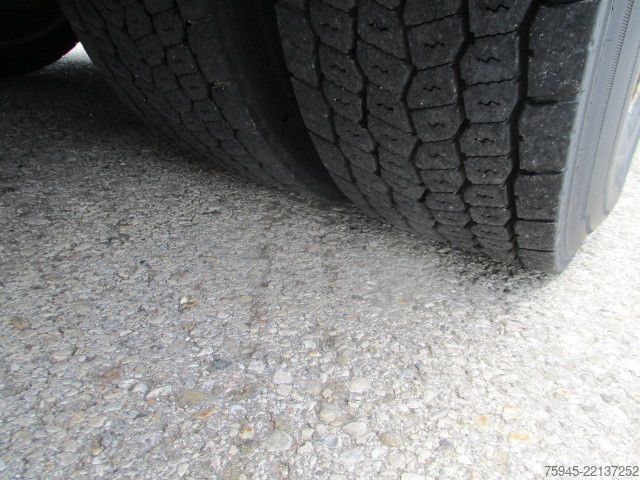 Camião de bebidas MAN TGX 26.440, Getränkeaufbau mit Schiebeplane
