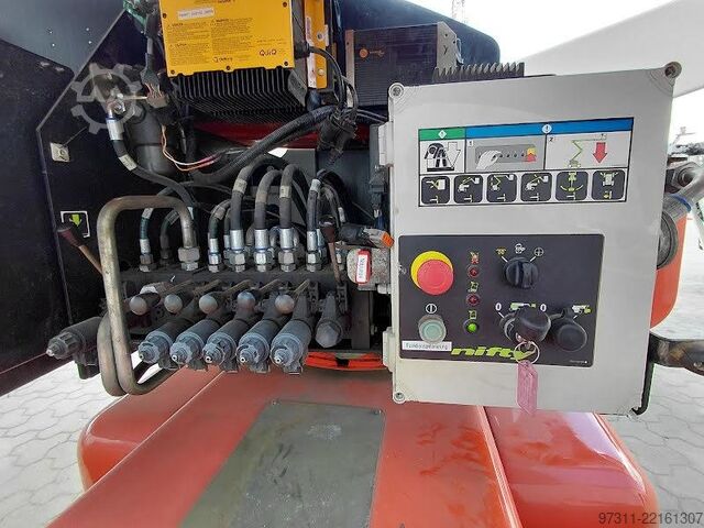 Piattaforma di lavoro telescopica articolata Niftylift HR28 HYBRID 4X4