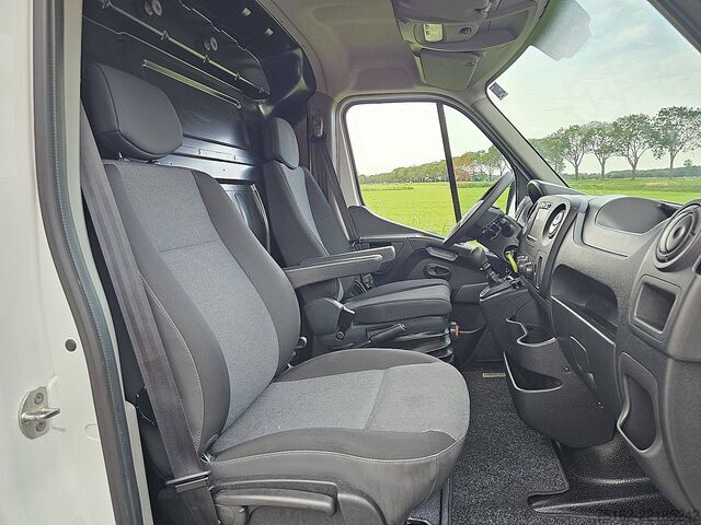Bestelauto RENAULT MASTER 2.3 L2H2 Laadklep Euro6!