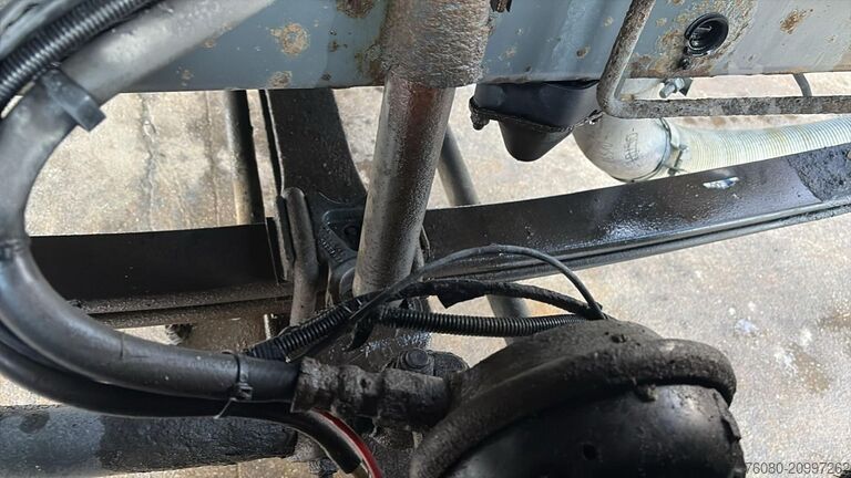 Chassis com cabina Volvo FL 220 (STEEL SUSP. / 10 BOLTS / 18 TONS / LONG...